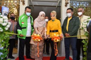 Gubernur Launching NTB MALL Saat HUT NTB ke-62