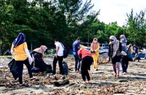 Tutup Tahun 2020, Biro Humas dan Protokol Bersama PR Ambassador Bagi-bagi Sembako