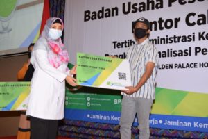 Pekerja Rentan Terima 7.500 Kartu BPJamsostek
