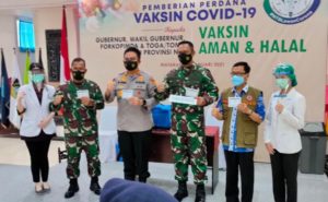 Gubernur, Wakil Gubernur, dan Unsur Forkopimda  NTB Yakinkan Vaksin Aman dan Halal