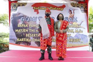 Pangdam IX Udayana Ajak Masyarakat Tak Percaya Isue Hoak Tentang Vaksin