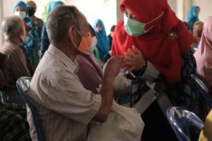 Hj Niken Berharap, Vaksinasi Prioritaskan Lansia