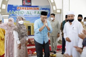 Kata Gubernur,  Keindahan Bangunan Mesjid Tak Berarti Kalau Tak Diramaikan Jamaah