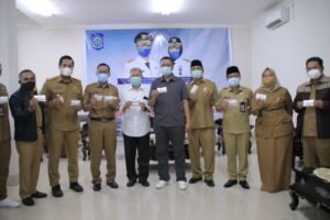 Gubernur Salurkan Alat Rapid Test Lokal