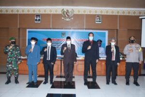 Bupati KLU Lantik Direktur dan Dewan Pengawas Perumda Air Minum