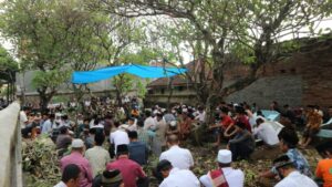 Asisten II Hadiri Pemakaman Junaidi