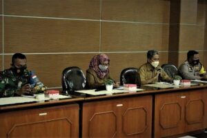 Pemda KLU Rapat Evaluasi Program 100 Hari Bupati