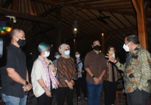 Pelari Lombok Charity Run Diterima Bupati Lombok Utara
