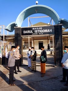Sholat di masjid Darul Istiqomah