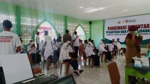 Vaksinasi Massal Berlangsung di Ponpes Bayyinul Ulum Santong