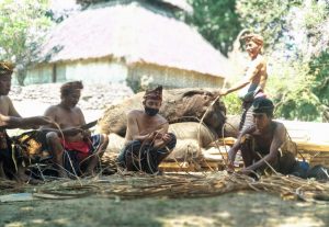 Tokoh ‘Wet Adat Sesait’ Lakukan ‘Meriri Bale Makam Bayan’