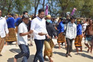 Wabup di tengah-tengah perayaan Rebo Bontong