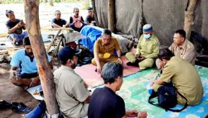 Wabup Danny diaog dengan warga Desa Sokong