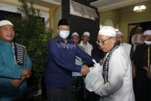 Gubernur NTB Didaulat Jadi Imam Sholat di Magrib