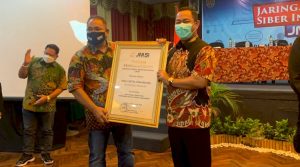 Penghargaan smart city dari JMSI kepada Waikota Semarang