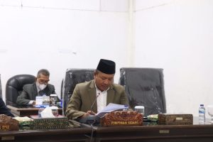 Ketua DPRD KLU menyampaikan sambutan