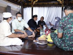 Gubernur Zul berbincang dengan warga Panaraga