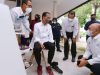 Presiden Jokowi Beli Sepatu Tenun Produk UMKM NTB