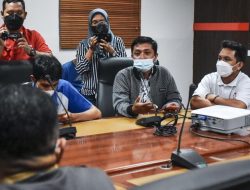 Warawan meliput keterangan pers Pemprov NTB