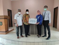 Guru Tidak Tetap Terima CSR dari Bank BNI Cabang Mataram