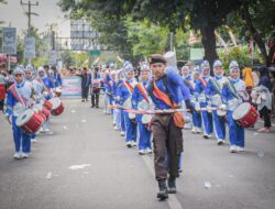 drumband pelajar menjadikan pawai taaruf makin meriah