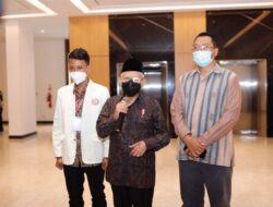Gubernur dan Wapres menyampaikan pesan untuk mahasiswa Hindu