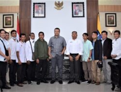 Umat Budha Desa Mareje Datangi Pendopo Gubernur