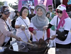 Bunda Niken Lepas Fun Bike dan Ikut Masak Ayam Rarang 