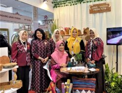 Stand pameran kriya NTB mebarik perhatian Ibu Negara