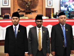 Tiga anggota DPRD yang melakukan pengucapan sumpah/janjinya sebagai anggota DPRD NTBnya