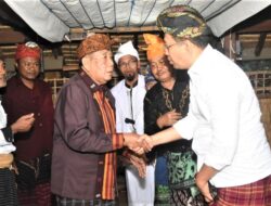 Bupati Lombok Utara menyambut Gubernur NTB saat acara Mulud adat Bayan