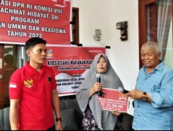 Rachmat Hidayat menyalurkan bantuan senilai 342 juta
