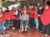 Rachmat Hidayat Bantu Kursi Roda Pensiunan Dinas Kehutanan