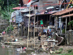 Rumah tangga miskin sebagian besar pengeluarannya untuk makan