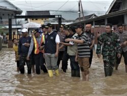 Banjir Taliwang, Bang Zul Terjun Langsung Bantu Korban 