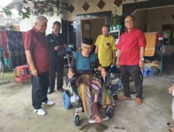 Kursi Roda Elektrik untuk Pensiunan PNS Difabel di Lotim 