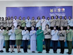Bunda Niken membanggakan wanita tangguh yang berkarir di TNI