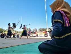 Acara Peresean yang ikut meramaikan Festival budaya di Sumbawa