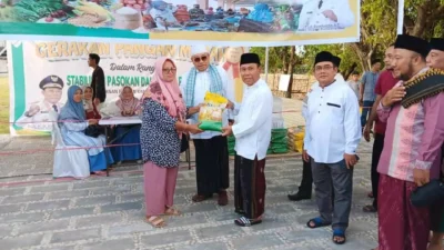 Pj Gubernur NTB tinjau Gerakan Pangan Murah di Pulau Sumbawa