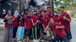 KKN Mahasiswa UNU NTB mengajak masyarakat bersih-bersih sungai di Lotim