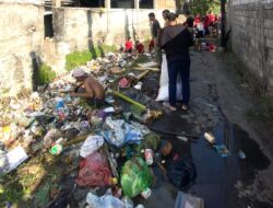 Sampah menumpuk yang dibersihkan KKN Mahasiswa UNU NTB