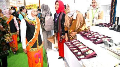 Pameran KriyaNusa juga melibatkan berbagai pihak, mulai dari Kementerian, BUMN, dan individu-individu terkait