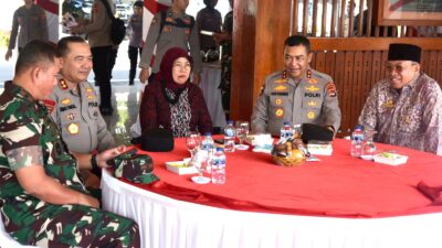 Sekretaris Daerah (Sekda) Provinsi NTB, Drs. H. Lalu Gita Ariadi, M.Si menghadiri upacara serah terima