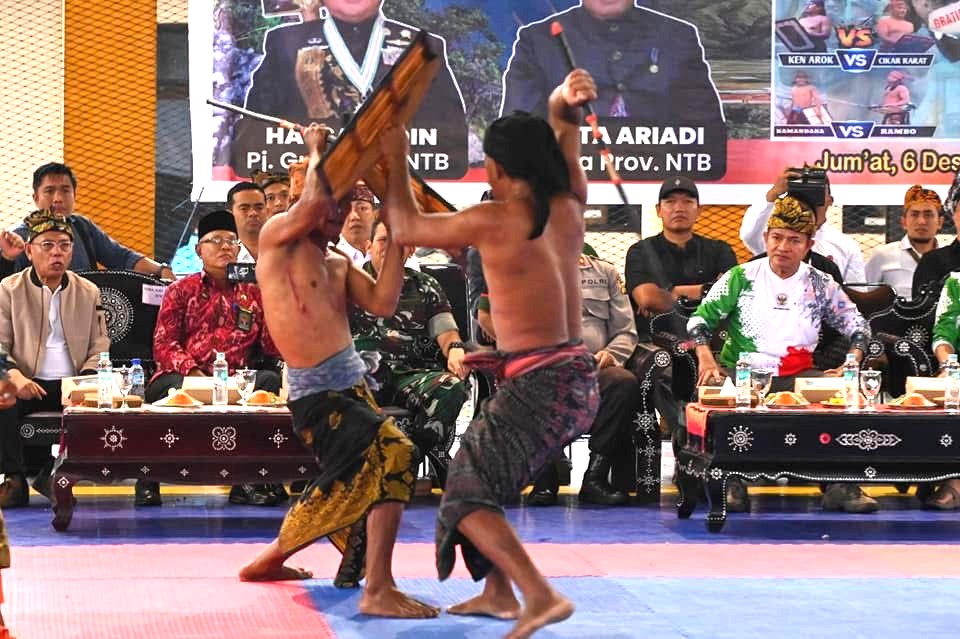 Lomba Peresean menyambut Hari Ulang Tahun ke-66 Nusa Tenggara Barat