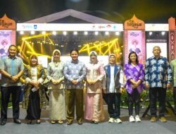 Pj Gubernur NTB, Hassanudin bersama Pj Ketua Dekranasda NTB Dessy Hassanudin menghadiri Opening Ceremony Ite Begawe Fest