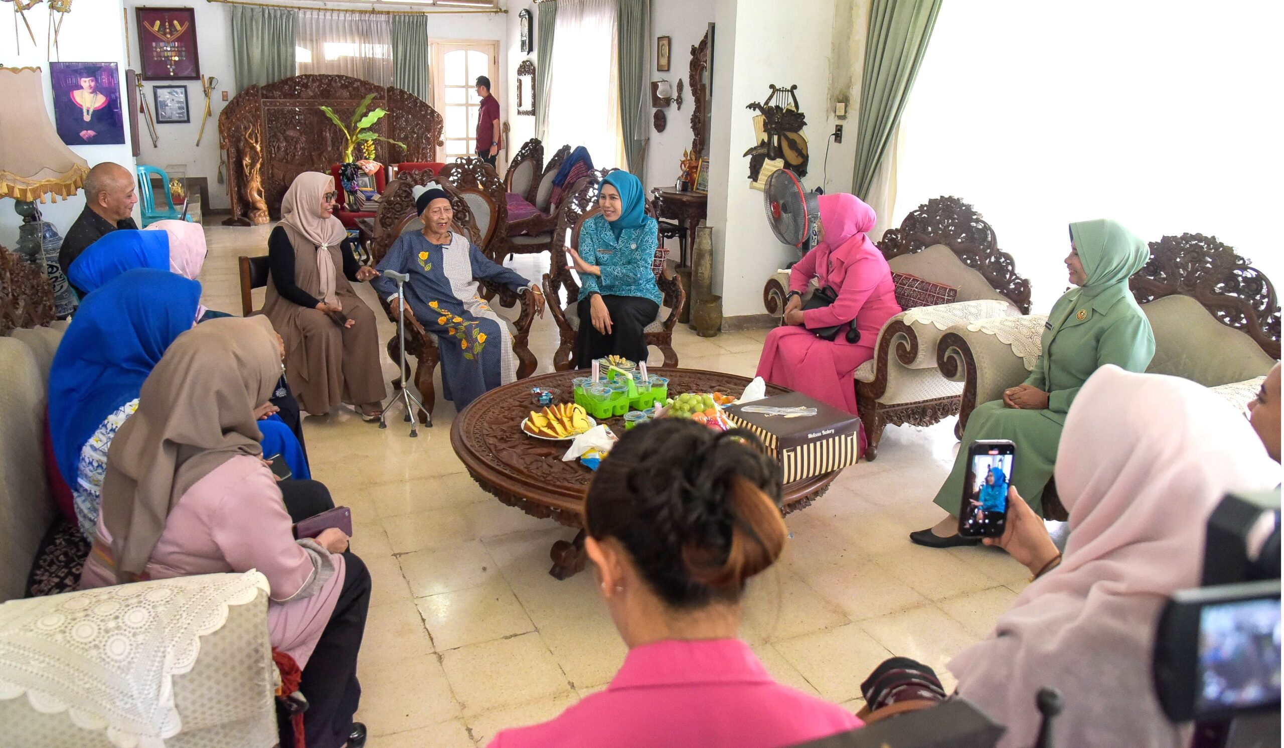 Ibu Dessy Hassanudin menyampaikan bahwa Hari Ibu bukan hanya sekadar peringatan seremonial tapi momentum untuk memperkuat rasa empati dan solidaritas