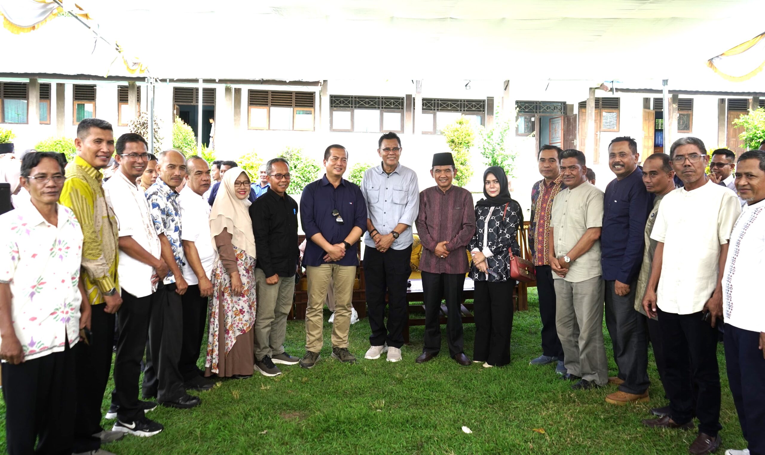 Gubernur NTB melakukan dialog dengan para guru dan Sejumlah Perwakilan Kepala Sekolah se- Kabupaten Sumbawa dan Sumbawa Barat