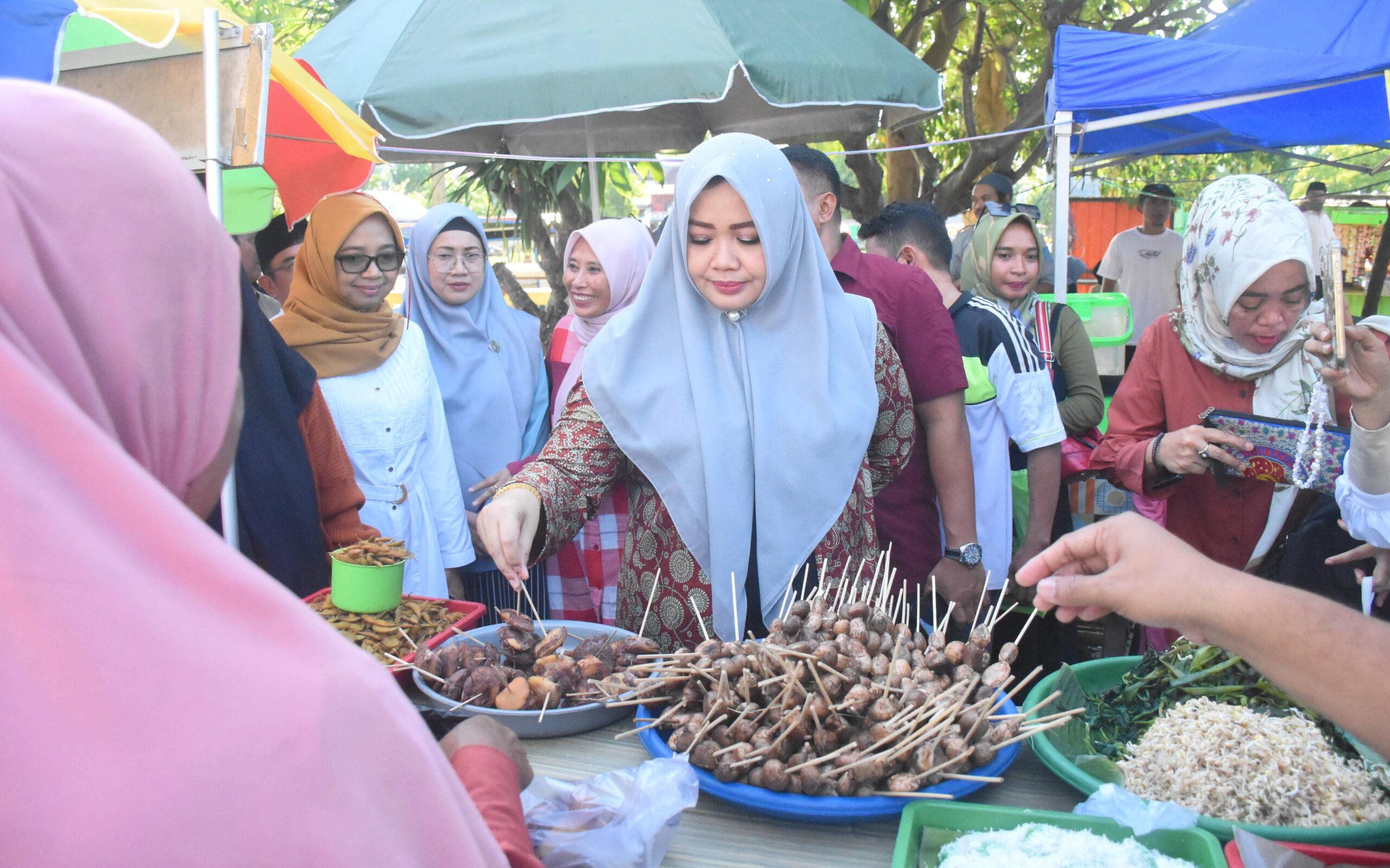 Ummi Dinda mengungkapkan bahwa Kelurahan Rabadompu dikenal sebagai kelurahan pengrajin tenun di kota Bima