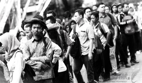TPT dapat digunakan untuk mengevaluasi keberhasilan kebijakan pemerintah dalam menciptakan lapangan kerja dan mengurangi pengangguran