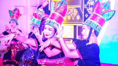 Menyertai pembukaan itu, dalam acara jamuan makan malam penyambutan ke 38 delegasi dirancang dengan menghadirkan penampilan tiga tarian tradisional khas NTB